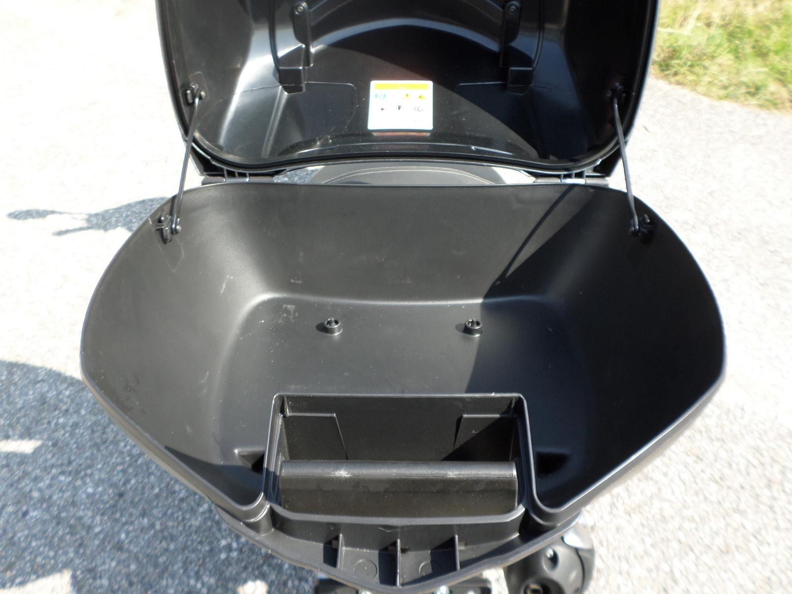 Honda<br>SH 300 mit Topcase – Bild 11